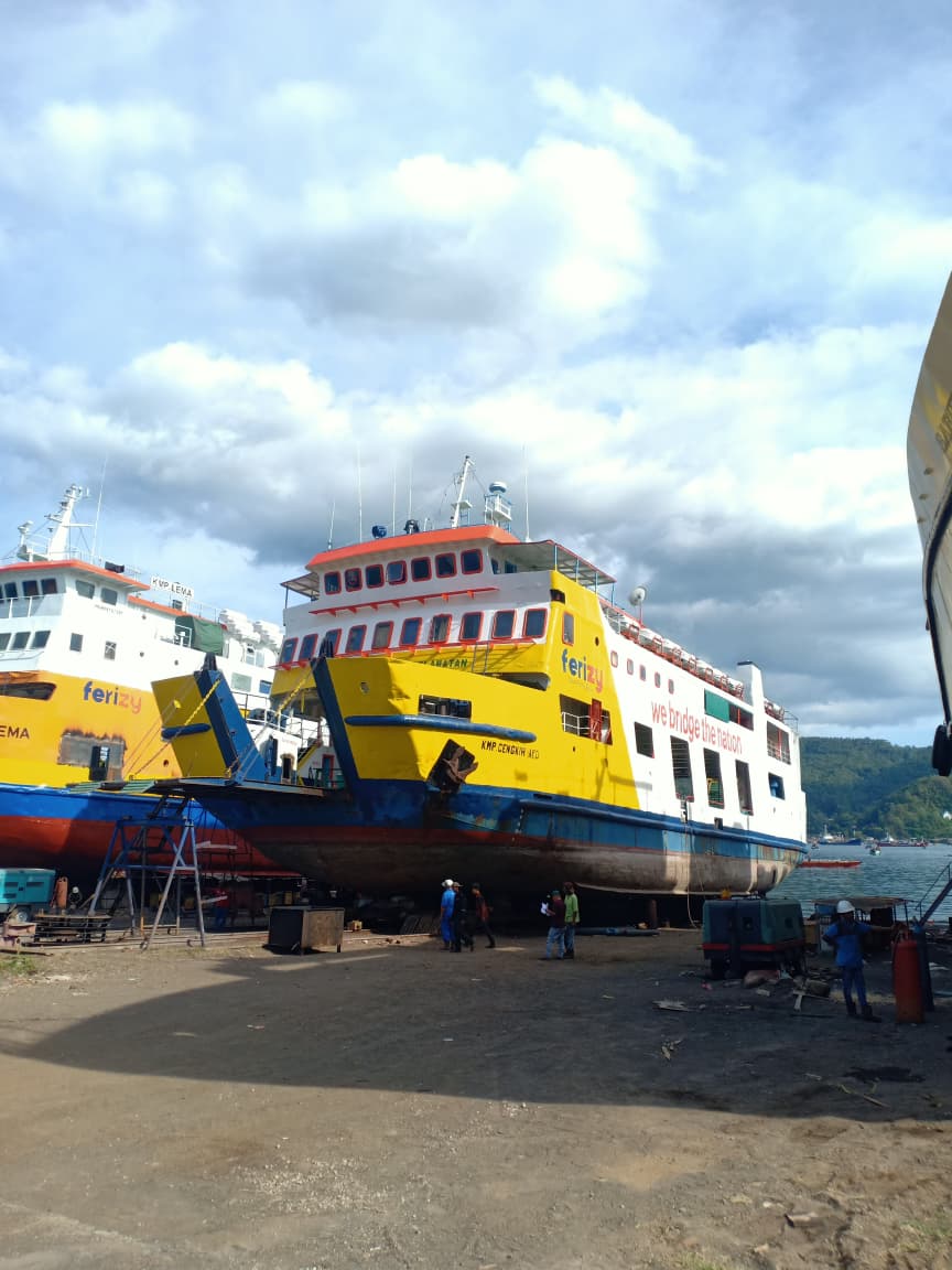 Docking repair KMP. Cengkih Afo milik PT ASDP Indonesia Ferry (Persero) Cabang Luwuk